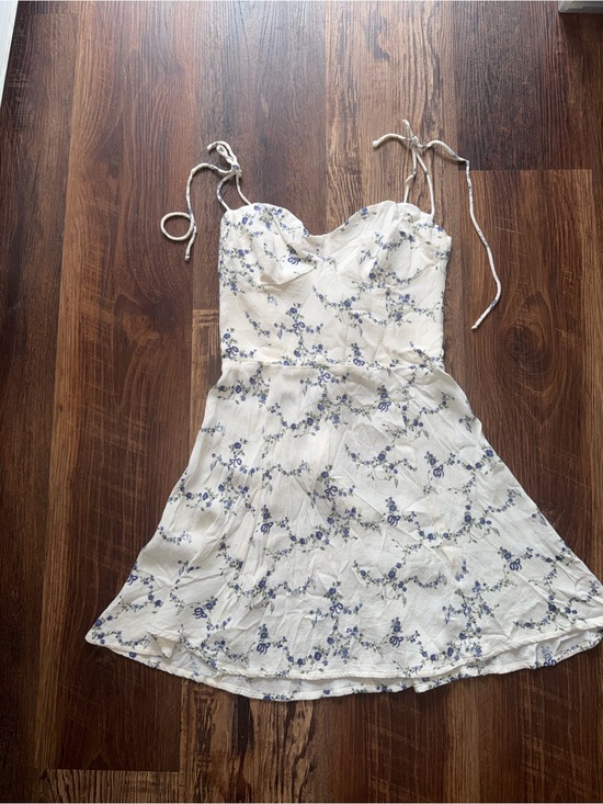 Reformation Dresses & Skirts - Reformation saskia floral mini dress  size 8